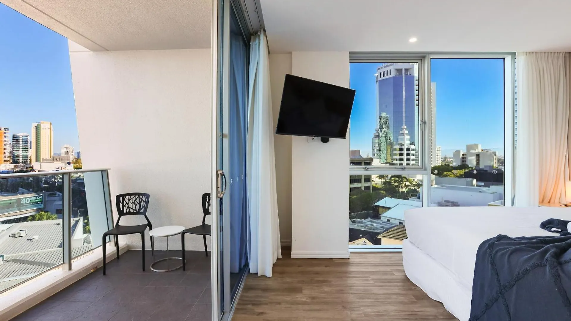 Perfect H Tower Getaway Sufers Paradise Gold Coast